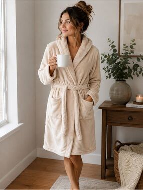 summer & rose Plush Hooded Robe in Cream Sz L/XL